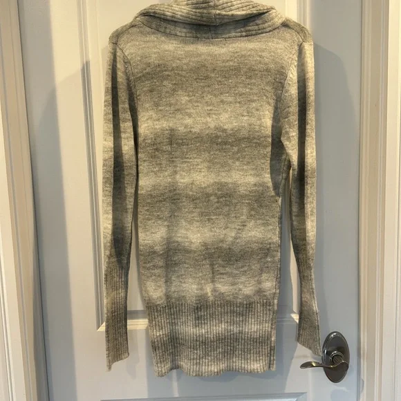 Smart set sweater. Size M - Picture 6 of 7